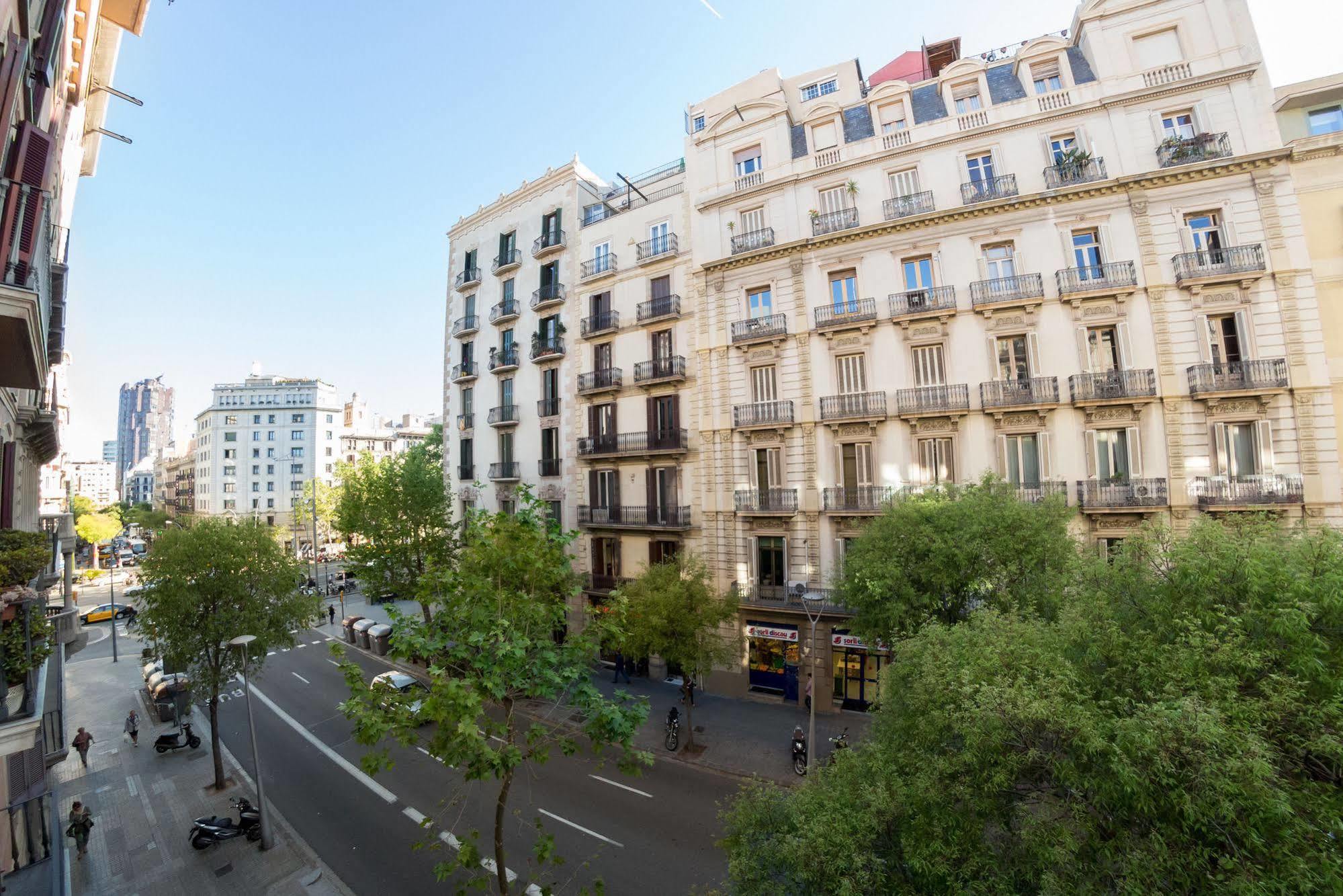 Sant Jordi Alberg Barcelona Eksteriør bilde